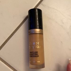 Too faced -born this way multi use concealer - LIGHT BEIGE